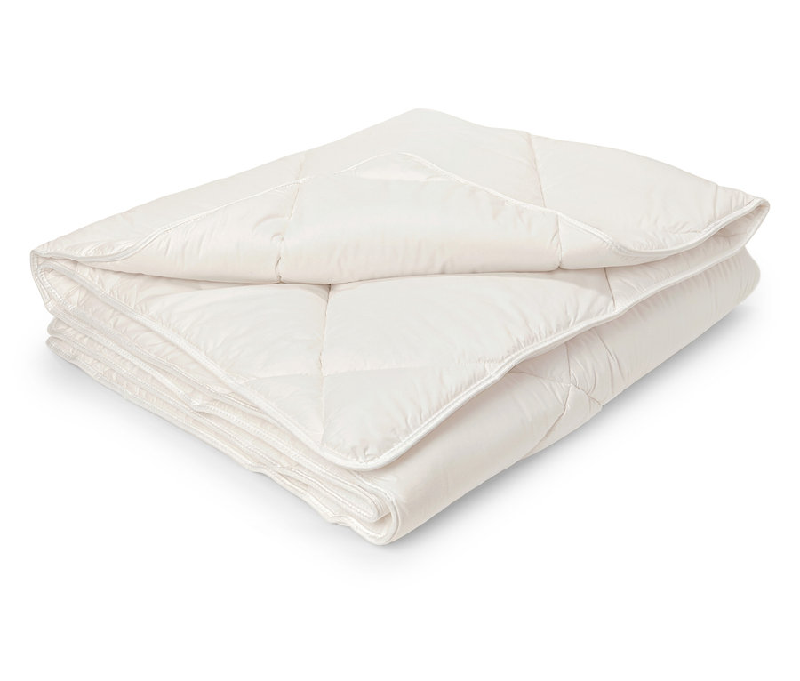 Couette blanche pliée.