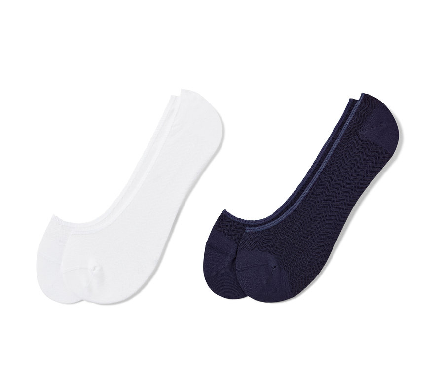 Deux paires de socquettes de sport : une paire blanche, une paire bleu foncé.