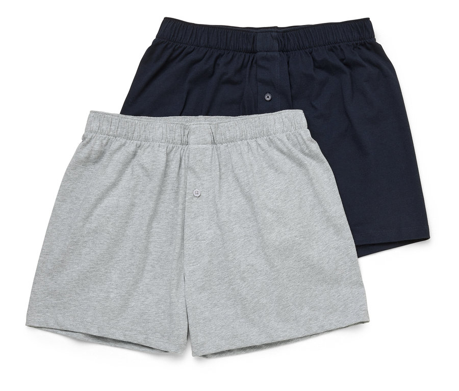 Deux boxers, un bleu marine et un gris, sont superposés.