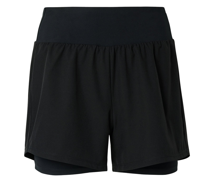 Short noir avec large ceinture.