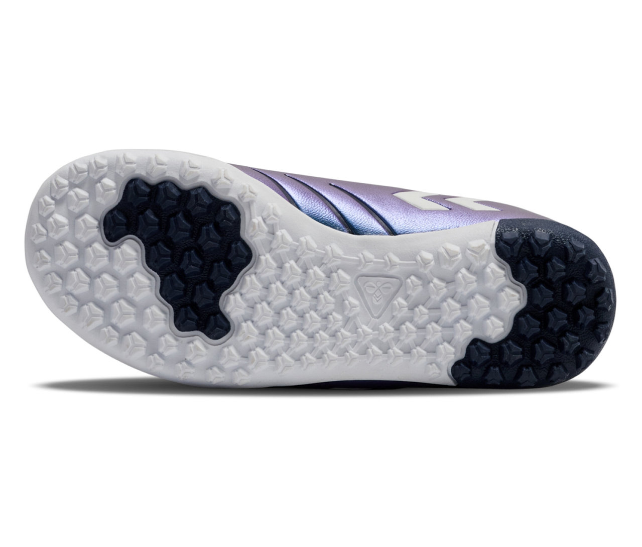 Semelle des chaussures de football vertes hummel® Top Star Turf JR avec motif à crampons.