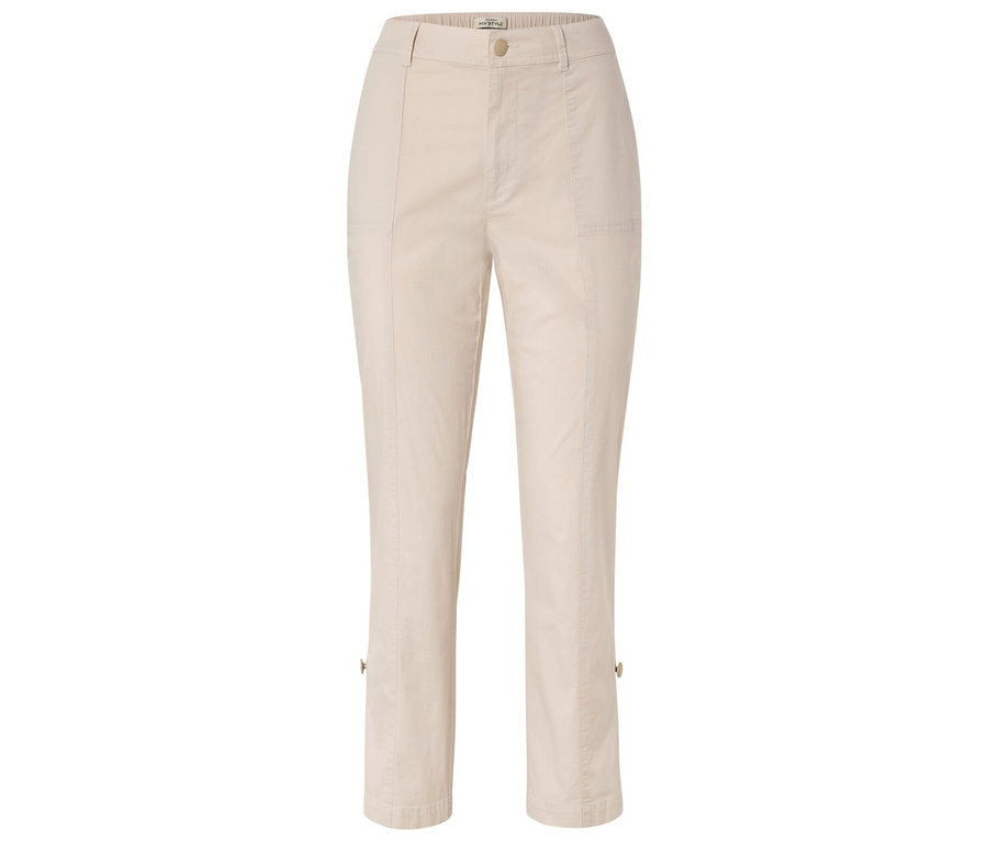 Pantalon en tissu beige avec jambe droite et boutons à l'ourlet.