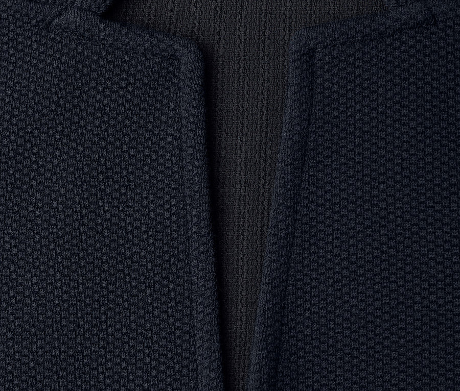 Gros plan sur le blazer en jersey Street One avec col et revers ouverts.