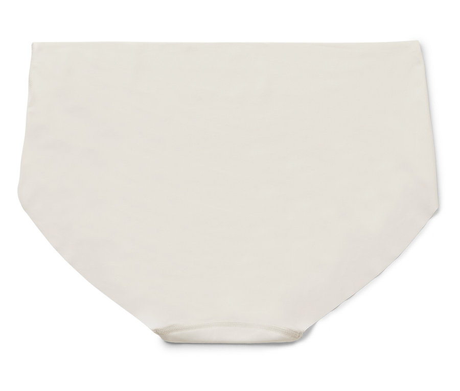 Slip blanc pour femmes sur fond blanc.