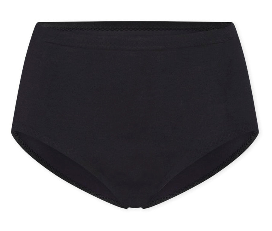 Slip maxi invisible SCHIESSER noir, posé à plat sur un fond blanc.