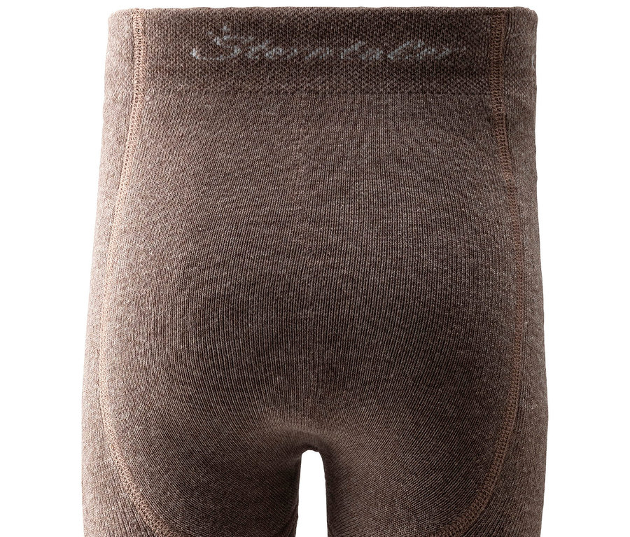 Gros plan d'un bas de sous-vêtement thermique côtelé marron, avec un logo "Stenmark" discret sur la ceinture.