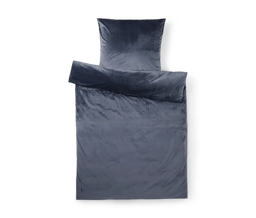 Parure de lit en peluche bleu foncé, taille standard, composée d'une housse de couette et d'une taie d'oreiller, posée à plat.