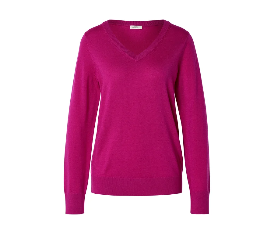 Un pull en maille fine de laine mérinos rose avec un col en V, des manches longues et des poignets côtelés.