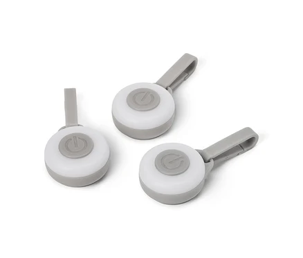 Trois lampes LED rondes blanches avec des accents gris et un clip sur fond blanc.