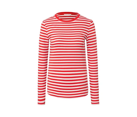 T-shirt à rayures rouge et blanc à manches longues.
