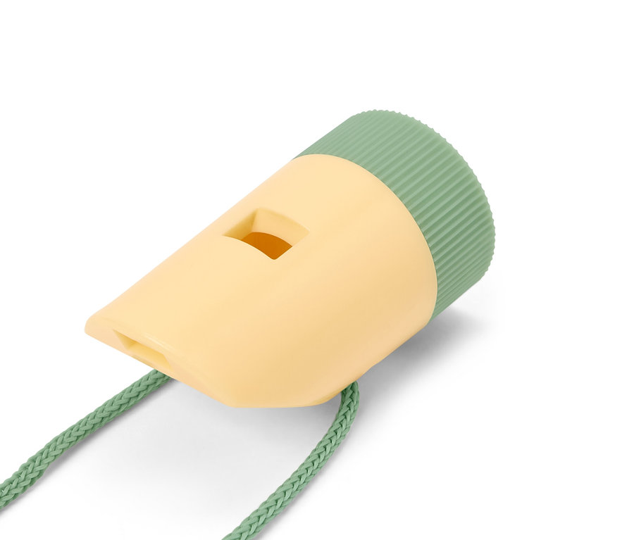 Gros plan d'un outil compact pour l'extérieur avec un corps crème et un col vert sur un fond blanc.