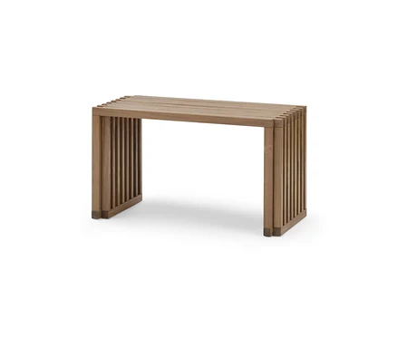 Un seul banc coulissant se dresse sur un fond blanc.
