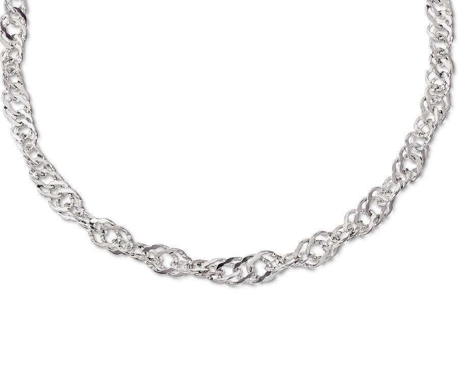Un bracelet en argent 925 Singapour sur fond blanc.