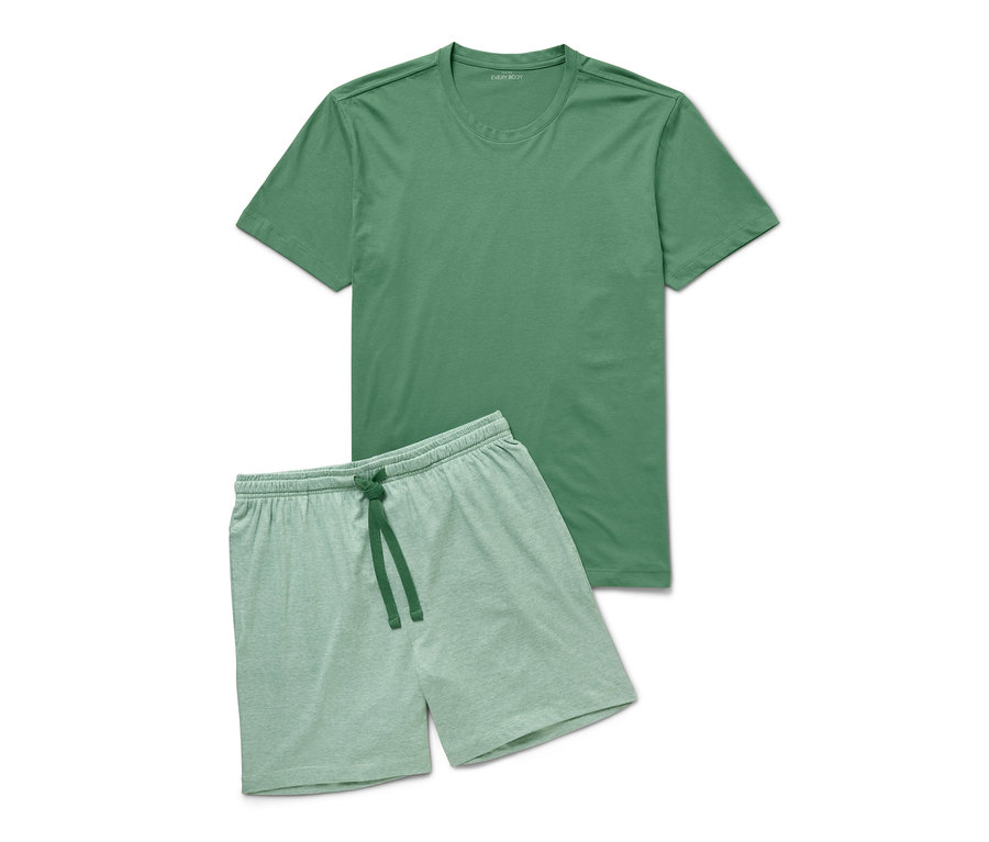 Un ensemble de pyjama shorty vert comprenant un t-shirt et un short avec cordon de serrage vert.