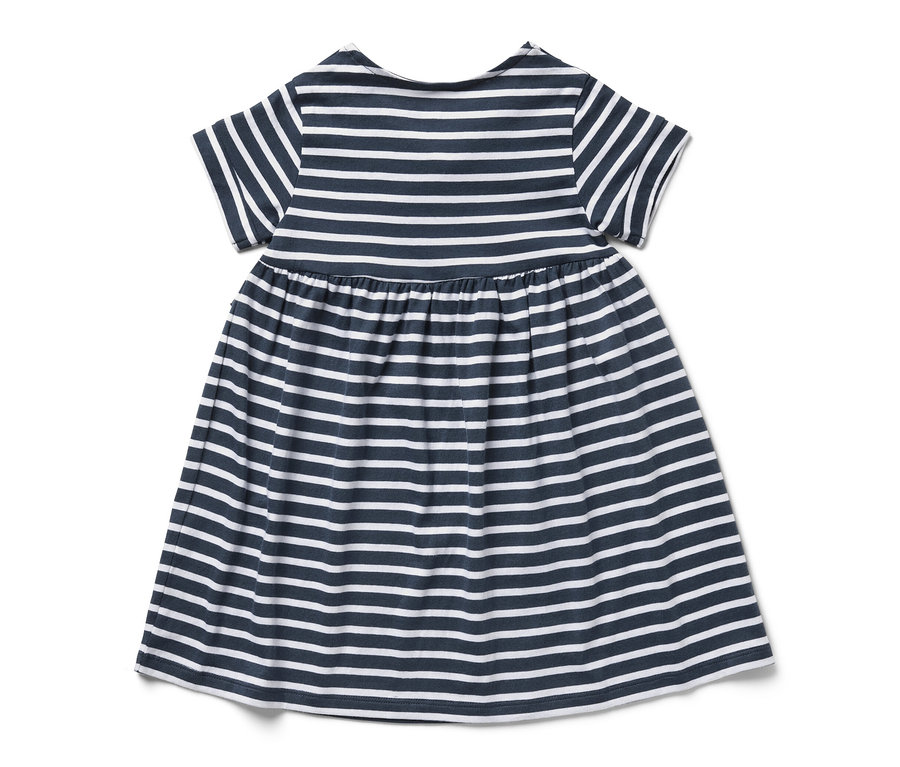 Vue de dessus d'une robe en jersey à manches courtes pour enfant avec un motif rayé bleu marine et blanc sur fond blanc.