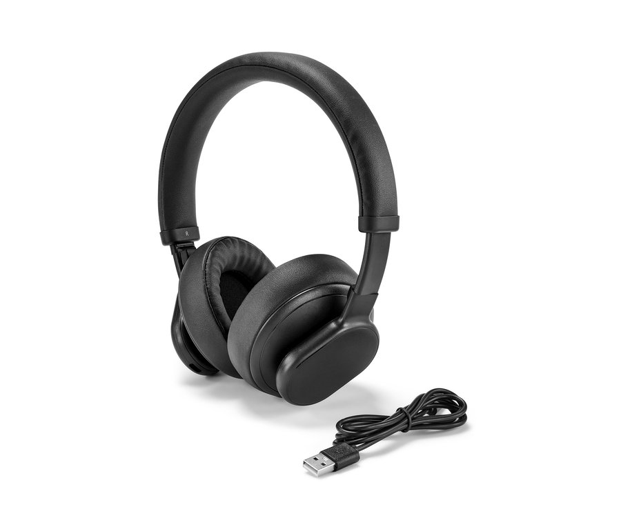 Un casque Bluetooth® noir avec fonction tactile est posé à côté d'un câble de chargement.