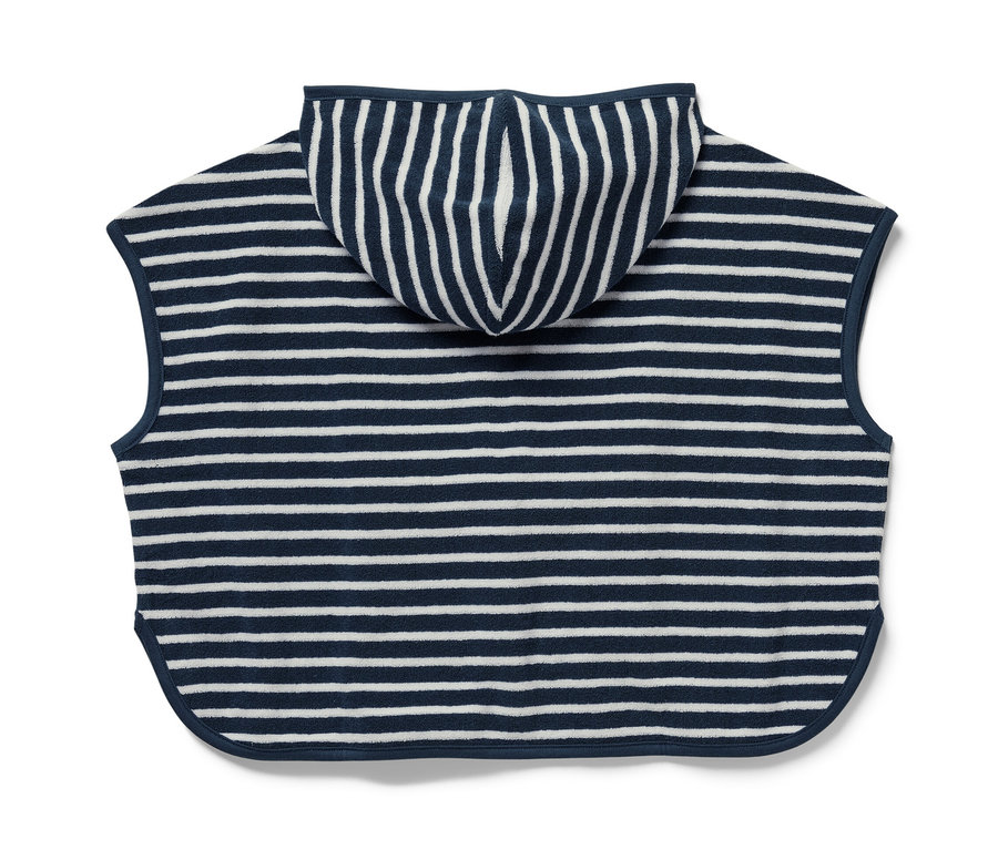 Vue de dessus d'un poncho de plage rayé bleu et blanc à capuche.