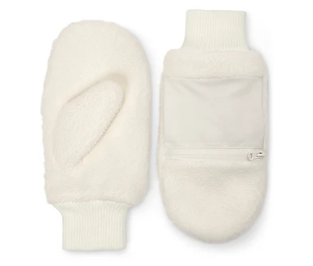 Deux mitaines blanches sont côte à côte. L'une a une poche zippée.