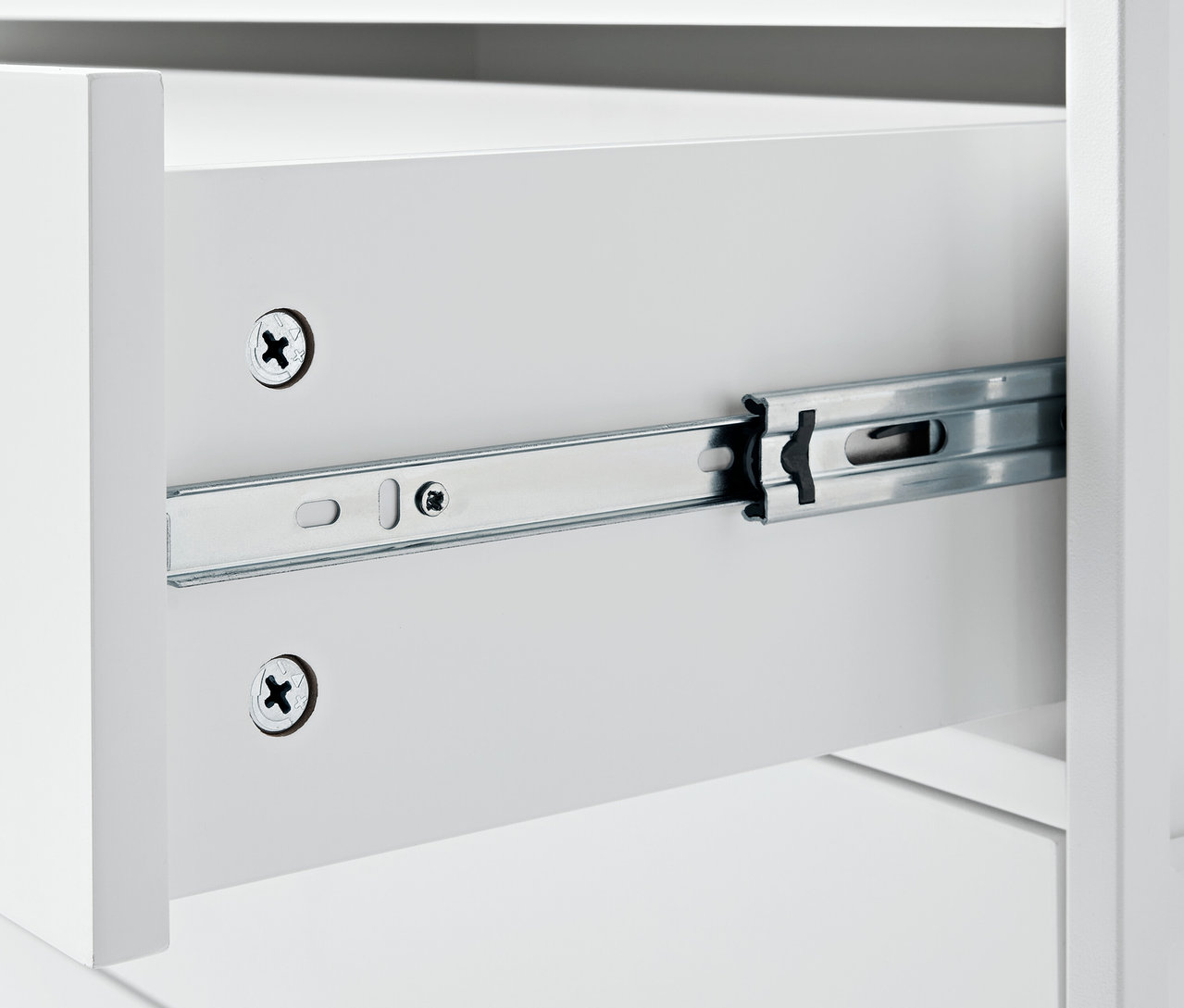 Détail d'un tiroir de la commode »KLAAR« avec 4 tiroirs.