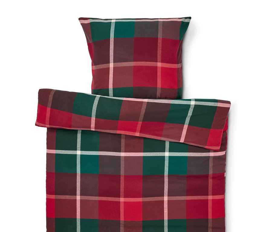 Linge de lit et oreiller à carreaux rouge et vert.