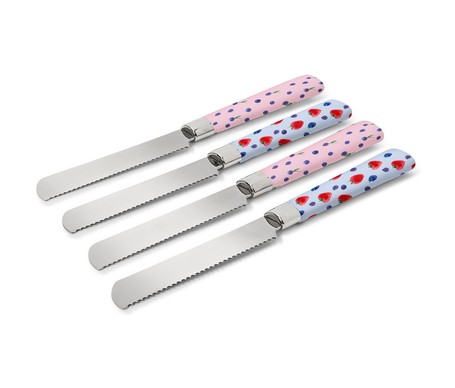 Quatre couteaux à petit-déjeuner avec différents motifs sur les manches.