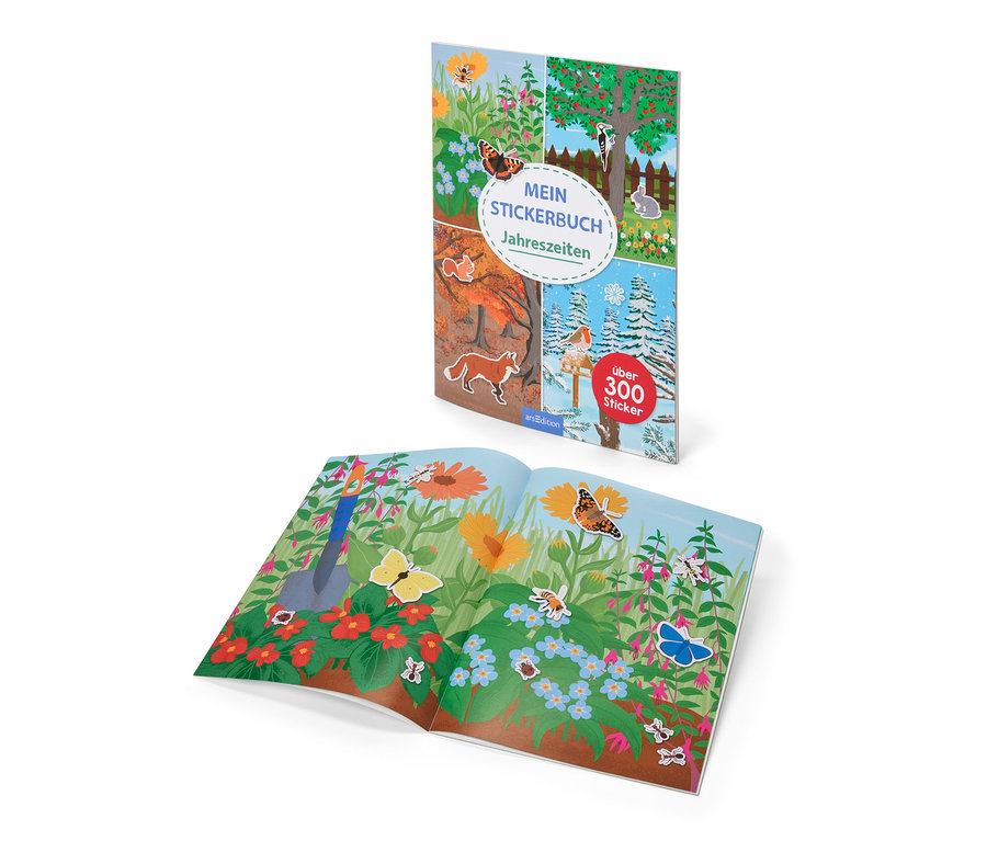 Ouverture de "Mon livre d’autocollants « Les 4 saisons » (en allemand)" avec des illustrations de fleurs, d'insectes et d'outils de jardinage.
