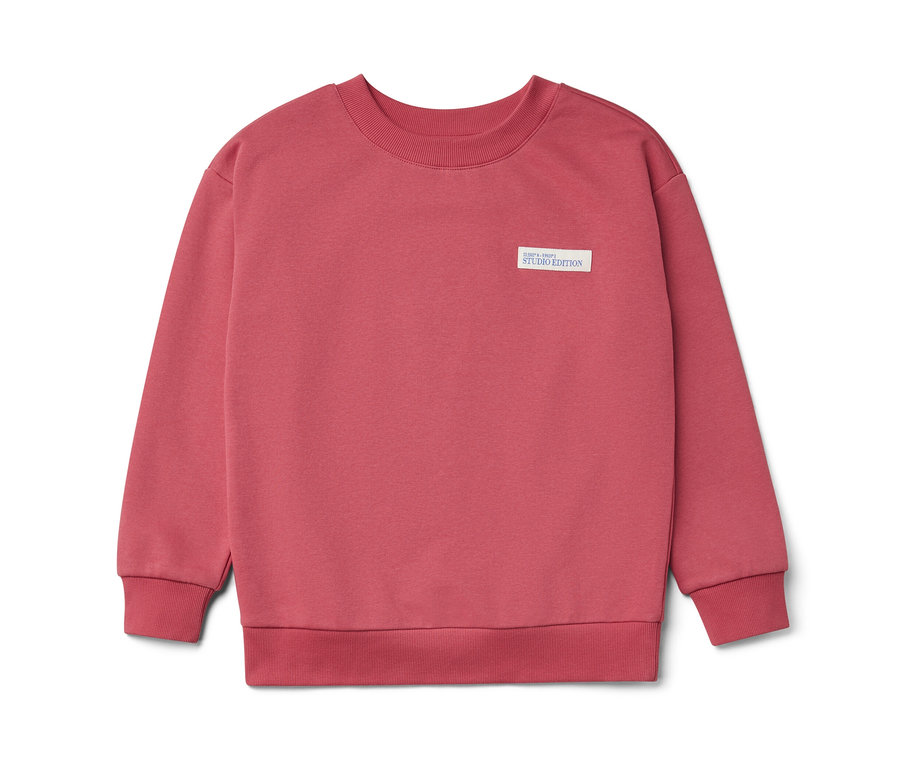 Un sweat-shirt rouge pour enfant.