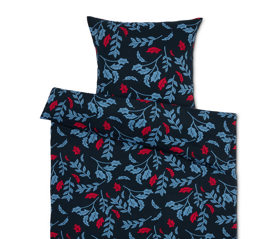 Linge de lit bleu foncé avec motif de feuilles.