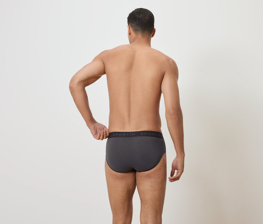 Homme vu de dos portant un slip gris.