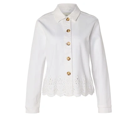 Chemise blanche à manches longues et boutons.
