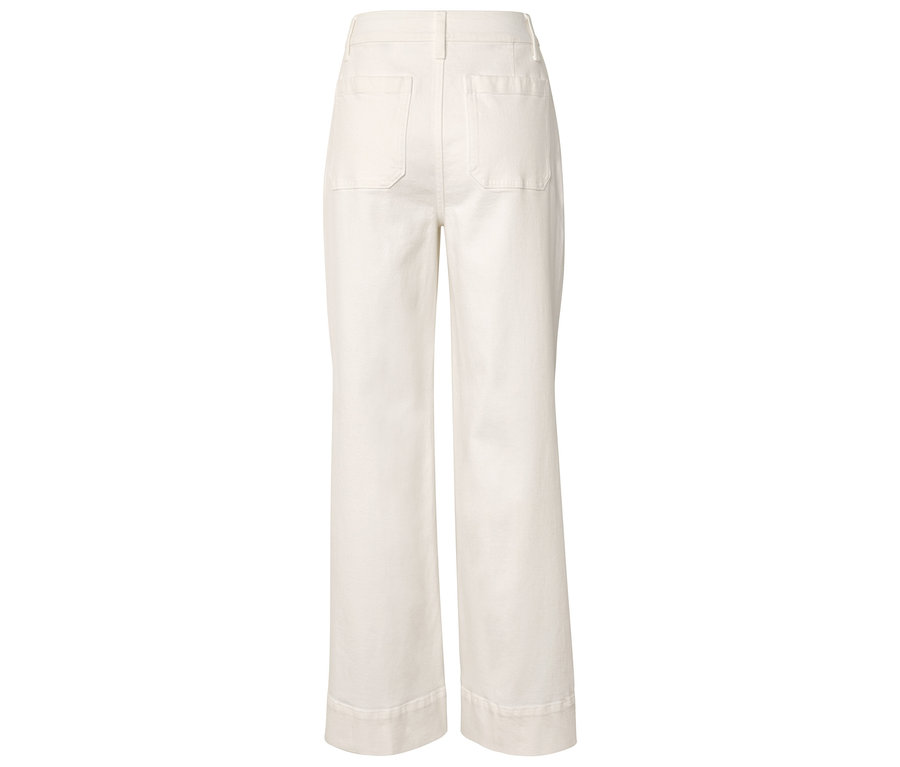Vue arrière d'un pantalon blanc évasé avec des poches.