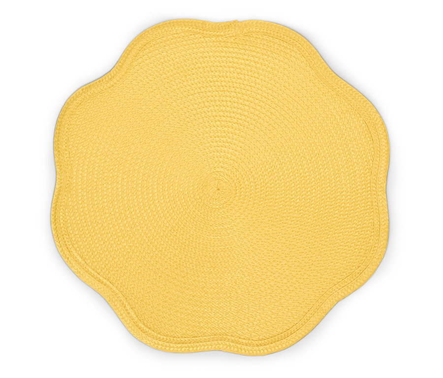 Napperon jaune en forme de fleur, fait d'un matériau tissé.
