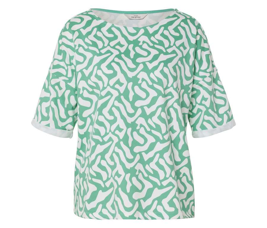 Un t-shirt vert et blanc avec un motif abstrait est posé à plat.