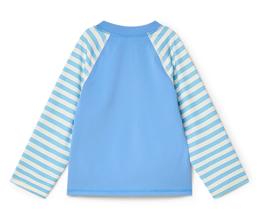 T-shirt bleu clair à manches longues avec des rayures blanches sur les manches.