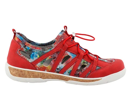 Chaussure basse à lacets rouge pour femmes avec des empiècements à motifs colorés et une semelle blanche.