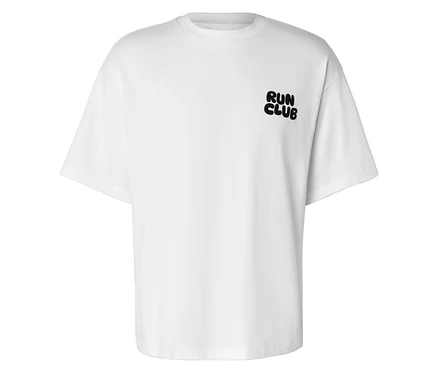 T-shirt de sport blanc avec inscription noire 'RUN CLUB' sur la poitrine.