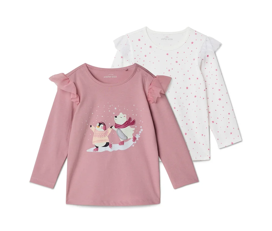 Deux t-shirts à manches longues pour enfants : un rose avec un pingouin et un ours polaire patinant, et un blanc avec un motif d'étoiles roses, tous deux avec des volants aux épaules.