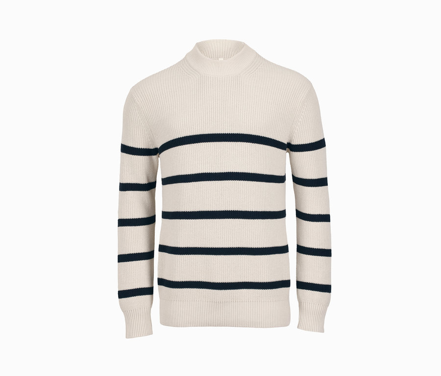 Un pull en maille rayé avec des rayures horizontales bleu foncé sur un fond blanc.