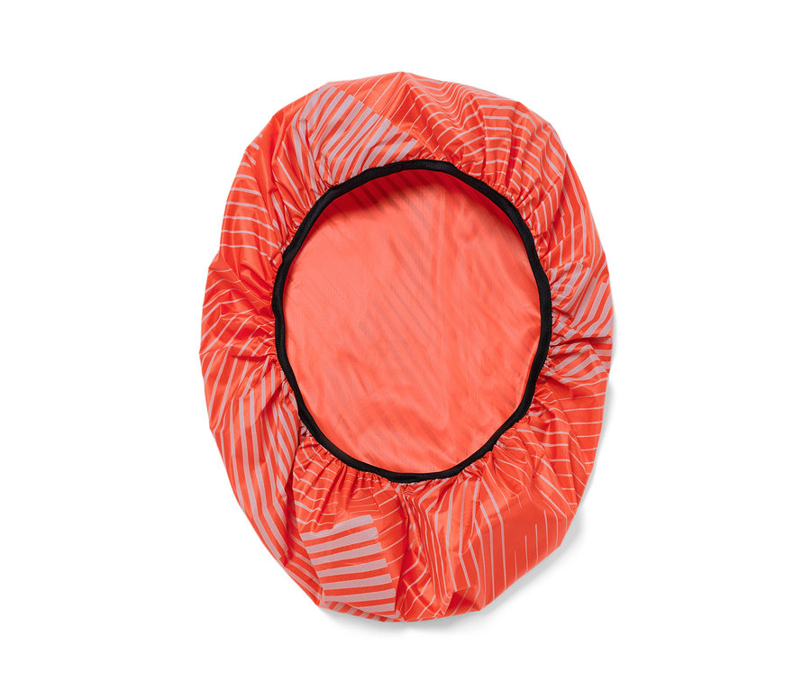 Housse de pluie orange pour sac à dos avec rayures grises.