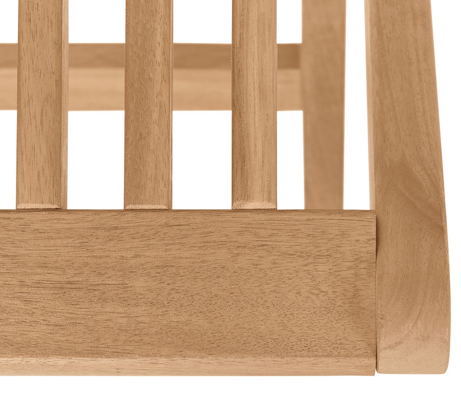 Gros plan sur le cadre d'une chaise pliable avec accoudoirs « Lenja ».