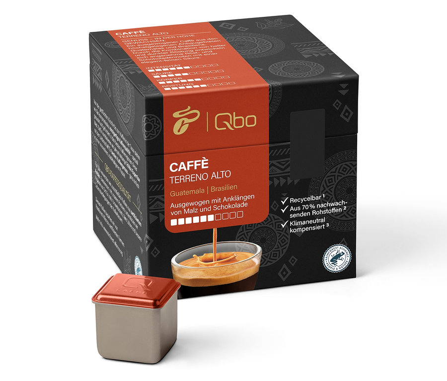 Un paquet de Qbo Caffè TERRENO ALTO et une capsule à côté.