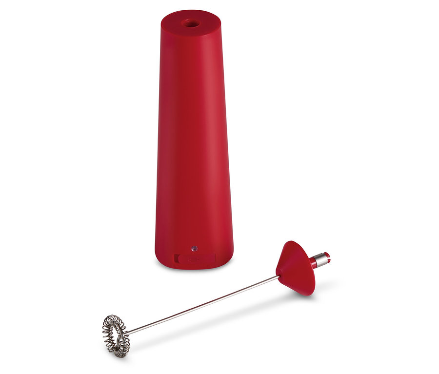 Un mousseur à lait rouge à batterie rechargeable avec un fouet amovible.