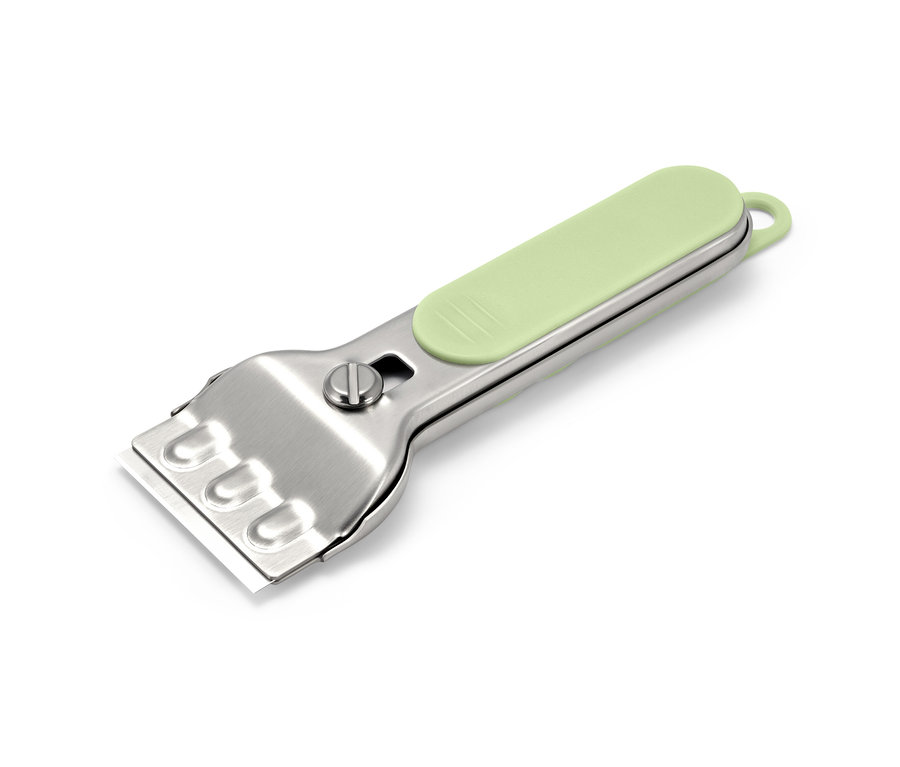 Une raclette de nettoyage avec une lame en métal argenté et un manche vert clair.