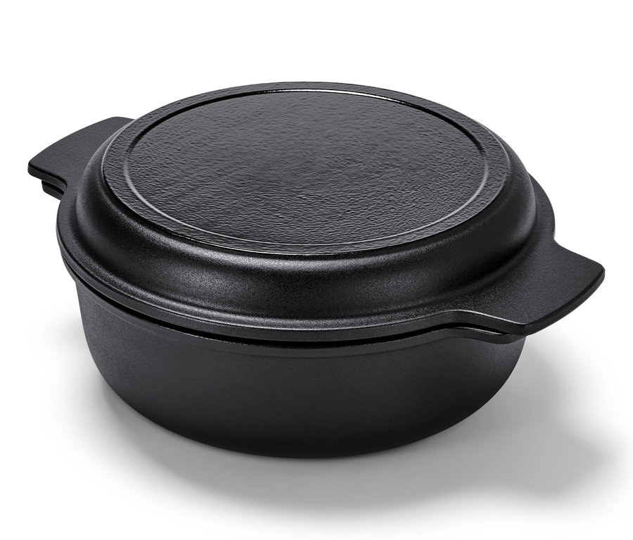 Casserole et poêle 2 en 1 en fonte noire avec couvercle.