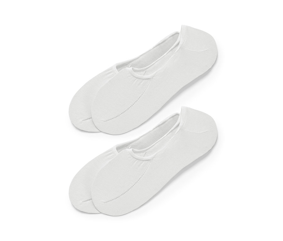 Deux paires de socquettes de sport extra-fines sur fond blanc.