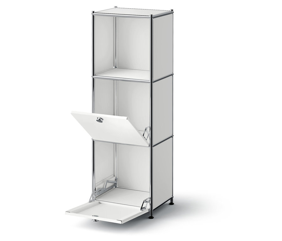 Une armoire blanche à trois étages avec une porte ouverte.