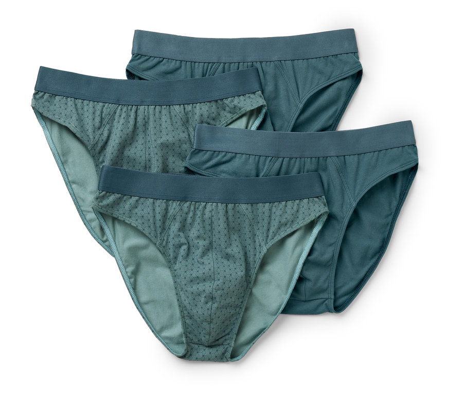 Quatre slips pour hommes dans des tons de bleu sur fond blanc.