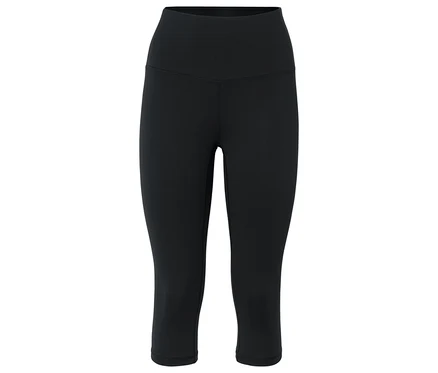 Legging noir trois-quarts sur fond blanc.