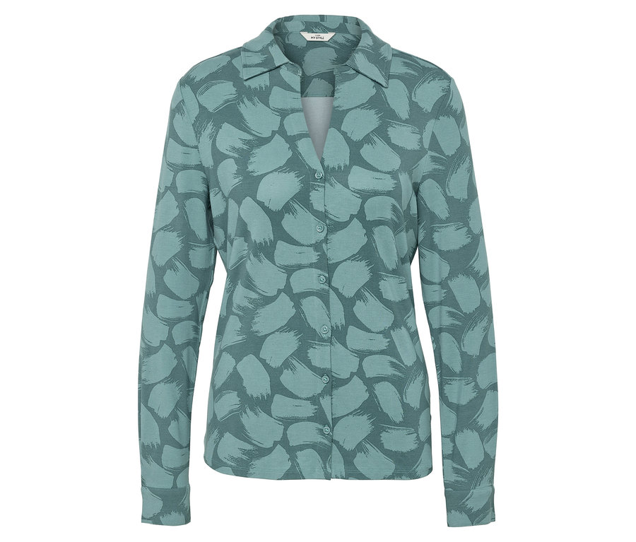 Une chemise à manches longues pour femme avec un motif bleu-vert.