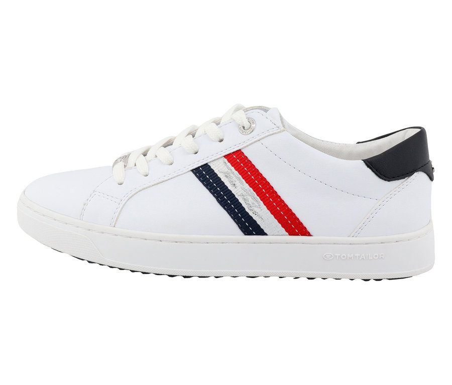 Basket blanche Tom Tailor avec des rayures rouges et bleues.